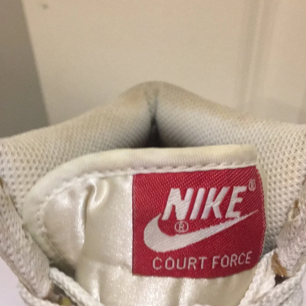 NIKE COURT FORCE women lace up Basketball High tops Sneakers 316117-161 size 7.5